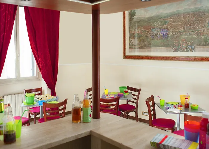 Budget Rooms Des Arts Hostel